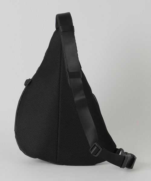 BLACK LABEL CRESTBRIDGE(ブラックレーベル・クレストブリッジ)の「【WEB限定】クレストブリッジチェックドローコードコンビワンショルダー(ショルダーバッグ・メンズ・ブラック・FREE)」の4枚目の写真