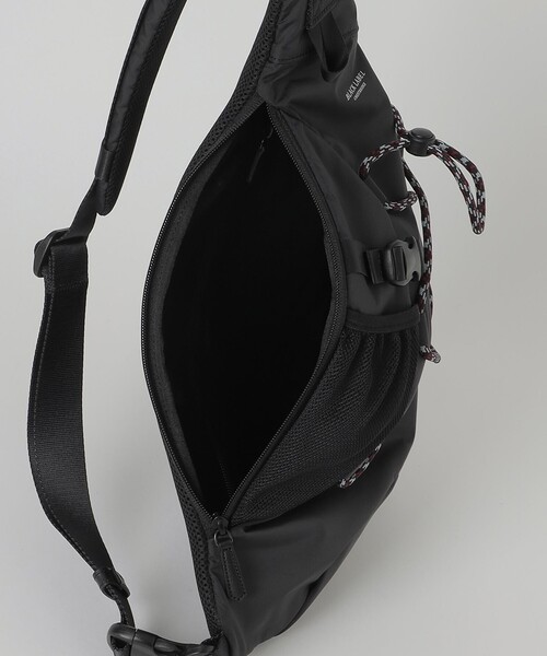 BLACK LABEL CRESTBRIDGE(ブラックレーベル・クレストブリッジ)の「【WEB限定】クレストブリッジチェックドローコードコンビワンショルダー(ショルダーバッグ・メンズ・ブラック・FREE)」の5枚目の写真