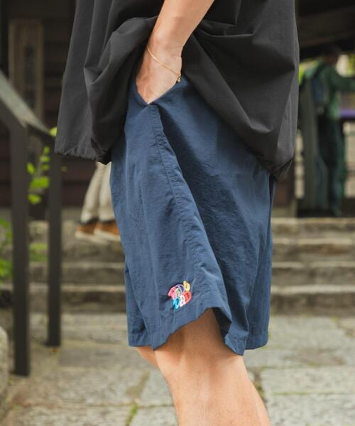 URBAN RESEARCH(アーバンリサーチ)の「Wide Dad GRAPHIC SHORTS WITH HATCH(その他パンツ・メンズ・ネイビー/オレンジ/ブラック・1/2)」の7枚目の写真