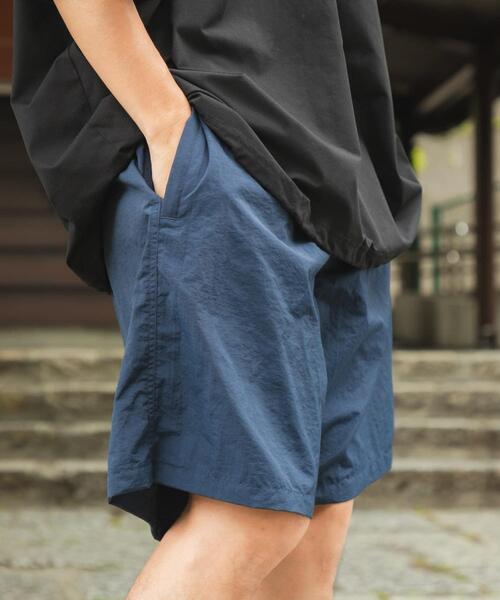URBAN RESEARCH(アーバンリサーチ)の「Wide Dad GRAPHIC SHORTS WITH HATCH(その他パンツ・メンズ・ネイビー/オレンジ/ブラック・1/2)」の8枚目の写真