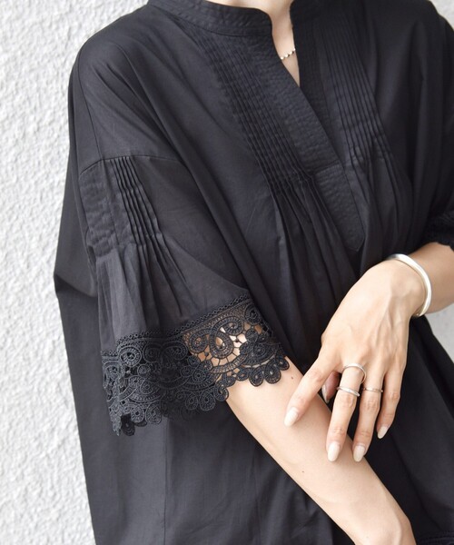 SHIPS(シップス)の「〈手洗い可能〉トリム レース ピンタック スキッパー ブラウス(シャツ/ブラウス・レディース・オフホワイト/ブラウン/ブラック・ONE SIZE)」の4枚目の写真