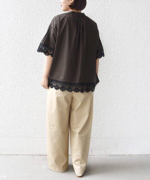 SHIPS(シップス)の「〈手洗い可能〉トリム レース ピンタック スキッパー ブラウス(シャツ/ブラウス・レディース・オフホワイト/ブラウン/ブラック・ONE SIZE)」の7枚目の写真