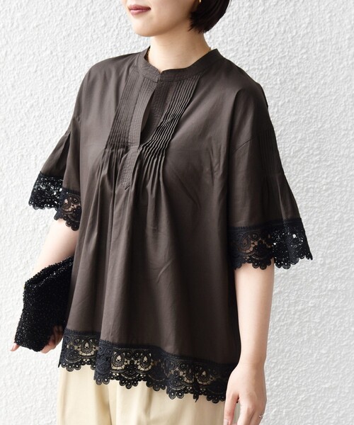 SHIPS(シップス)の「〈手洗い可能〉トリム レース ピンタック スキッパー ブラウス(シャツ/ブラウス・レディース・オフホワイト/ブラウン/ブラック・ONE SIZE)」の9枚目の写真