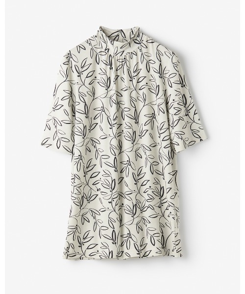 DoCLASSE( ドゥクラッセ)の「UVスラブ・ギャザーハイネックブラウスN/5分袖(Tシャツ/カットソー・レディース・ブラック×イエロー/ブルー系その他/キナリ/コーラル/グリーン系その他/ダークブルー/ミント/ライラック/ベージュ/グレー/ブルー・LL/S/M/L/3L)」の16枚目の写真
