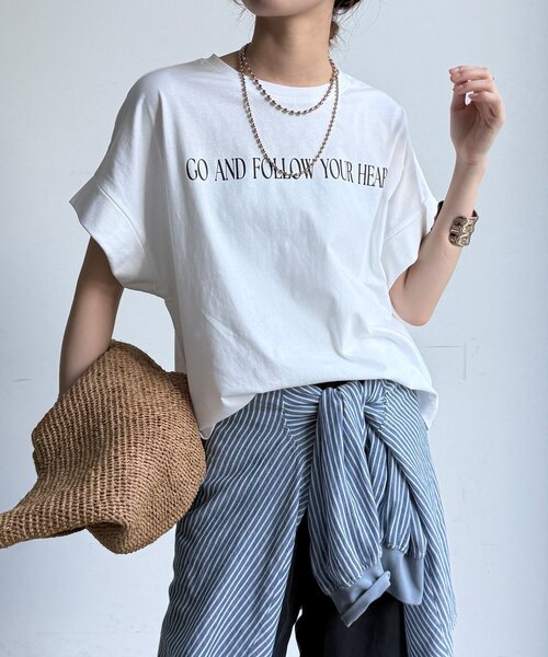 DouDou(ドゥドゥ)の「【WEB限定】ロールアップロゴプリントワイドTEE(Tシャツ/カットソー・レディース・チャコールグレー/レッド/オフホワイト・FREE)」の2枚目の写真