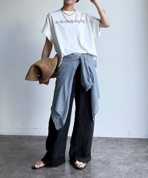 DouDou(ドゥドゥ)の「【WEB限定】ロールアップロゴプリントワイドTEE(Tシャツ/カットソー・レディース・チャコールグレー/レッド/オフホワイト・FREE)」の4枚目の写真