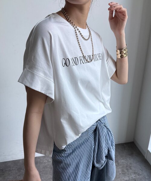 DouDou(ドゥドゥ)の「【WEB限定】ロールアップロゴプリントワイドTEE(Tシャツ/カットソー・レディース・チャコールグレー/レッド/オフホワイト・FREE)」の12枚目の写真