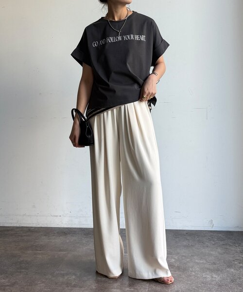 DouDou(ドゥドゥ)の「【WEB限定】ロールアップロゴプリントワイドTEE(Tシャツ/カットソー・レディース・チャコールグレー/レッド/オフホワイト・FREE)」の14枚目の写真