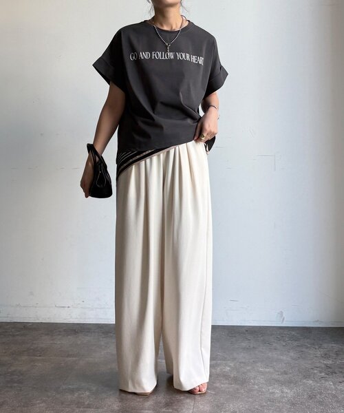 DouDou(ドゥドゥ)の「【WEB限定】ロールアップロゴプリントワイドTEE(Tシャツ/カットソー・レディース・チャコールグレー/レッド/オフホワイト・FREE)」の15枚目の写真