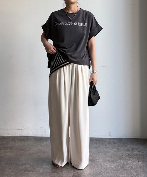 DouDou(ドゥドゥ)の「【WEB限定】ロールアップロゴプリントワイドTEE(Tシャツ/カットソー・レディース・チャコールグレー/レッド/オフホワイト・FREE)」の16枚目の写真