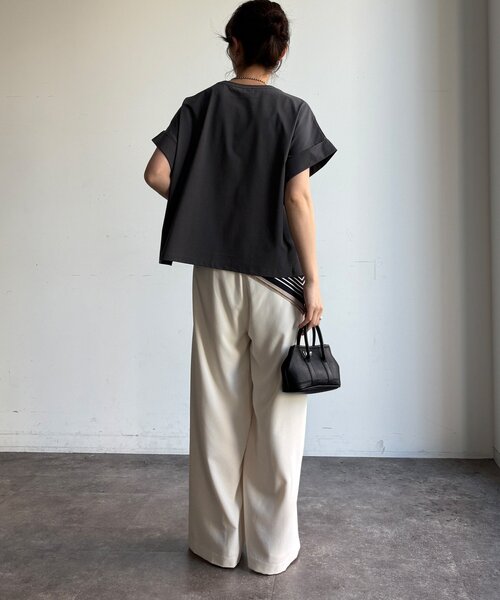 DouDou(ドゥドゥ)の「【WEB限定】ロールアップロゴプリントワイドTEE(Tシャツ/カットソー・レディース・チャコールグレー/レッド/オフホワイト・FREE)」の18枚目の写真