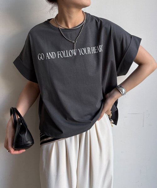 DouDou(ドゥドゥ)の「【WEB限定】ロールアップロゴプリントワイドTEE(Tシャツ/カットソー・レディース・チャコールグレー/レッド/オフホワイト・FREE)」の19枚目の写真