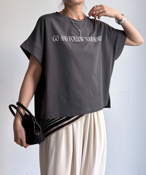 DouDou(ドゥドゥ)の「【WEB限定】ロールアップロゴプリントワイドTEE(Tシャツ/カットソー・レディース・チャコールグレー/レッド/オフホワイト・FREE)」の21枚目の写真