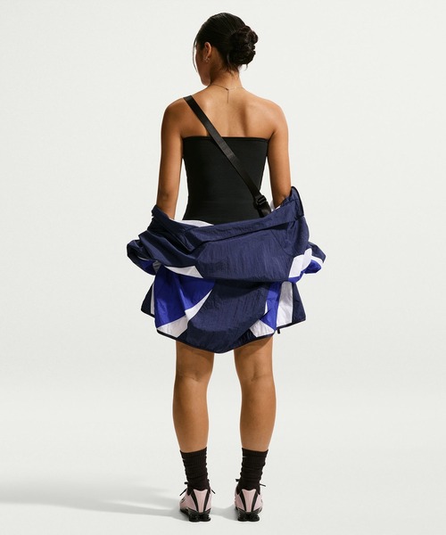 NIKE(ナイキ)の「NIKE AS W NK STREET GFX TUBE TOP / ナイキ ウィメンズ ストリート GFX チューブ トップ 【SP】(タンクトップ・レディース・ホワイト/ブラック・S/L/M)」の9枚目の写真