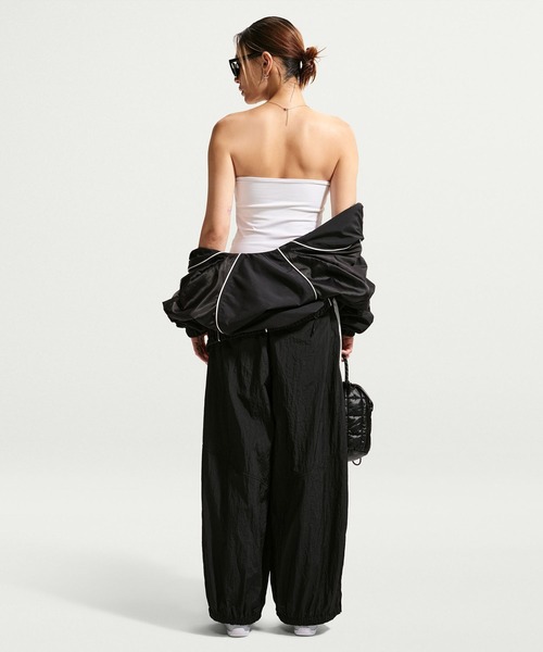 NIKE(ナイキ)の「NIKE AS W NK STREET GFX TUBE TOP / ナイキ ウィメンズ ストリート GFX チューブ トップ 【SP】(タンクトップ・レディース・ホワイト/ブラック・S/L/M)」の16枚目の写真