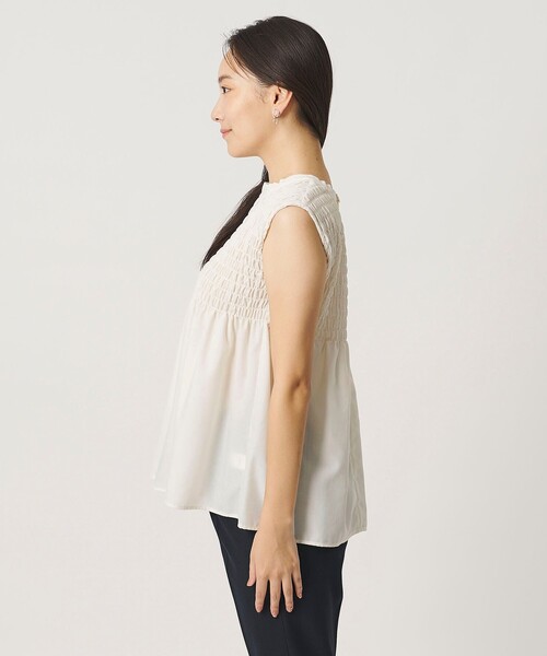 A DAY IN THE LIFE UNITED ARROWS(アデイインザライフユナイテッドアローズ)の「シャーリング ペプラム ノースリーブブラウス <A DAY IN THE LIFE>(シャツ/ブラウス・レディース・オフホワイト/ダークグレー/コバルトブルー・FREE)」の8枚目の写真