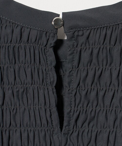A DAY IN THE LIFE UNITED ARROWS(アデイインザライフユナイテッドアローズ)の「シャーリング ペプラム ノースリーブブラウス <A DAY IN THE LIFE>(シャツ/ブラウス・レディース・オフホワイト/ダークグレー/コバルトブルー・FREE)」の14枚目の写真