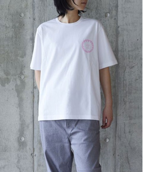 IDEE（イデー）の「［ＩＤＥＥ］Ｈｅｌｓｉｎｋｉ　Ｐｌａｙｇｒｏｕｎｄ　Ｔシャツ　Ｓｕｎ（Tシャツ/カットソー・レディース・ホワイト・M/L）」の5枚目の写真