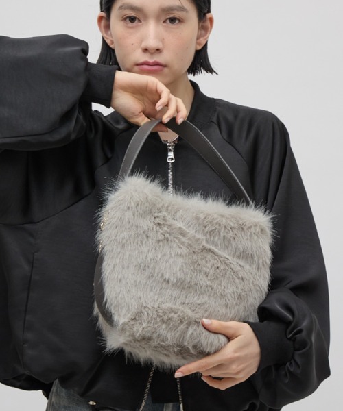Lui's(ルイス)の「フェイクファーショルダーBAG(ショルダーバッグ・レディース・ベージュ/グレー/ブラック・FREE)」の12枚目の写真