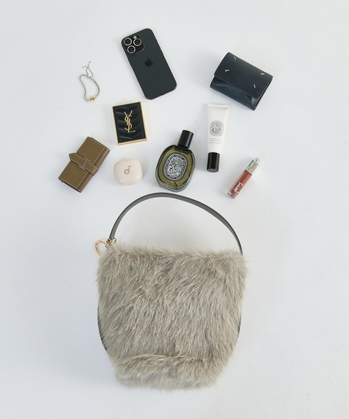 Lui's(ルイス)の「フェイクファーショルダーBAG(ショルダーバッグ・レディース・ベージュ/グレー/ブラック・FREE)」の9枚目の写真