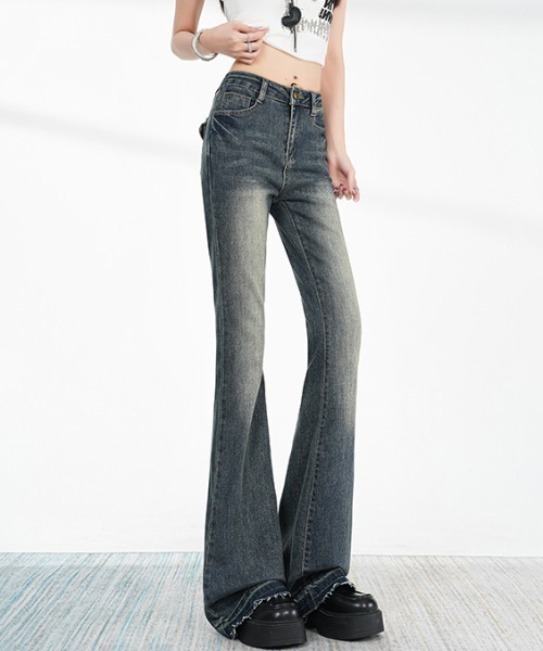 AMAJI(アマジ)の「ブーツカット フレア デニムパンツ(デニムパンツ・レディース・ブルー・SMALL/MEDIUM/LARGE/X-LARGE)」の2枚目の写真