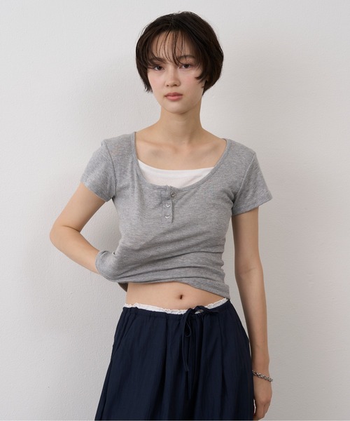 NUJOH(ヌゾ)の「Layered Henley Rib Tee / レイヤードヘンリーネックリブT(Tシャツ/カットソー・レディース・ブルー/ブラック/オリーブ/ミント/グレー・FREE)」の3枚目の写真