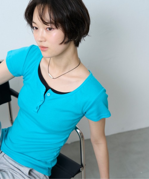 NUJOH(ヌゾ)の「Layered Henley Rib Tee / レイヤードヘンリーネックリブT(Tシャツ/カットソー・レディース・ブルー/ブラック/オリーブ/ミント/グレー・FREE)」の5枚目の写真
