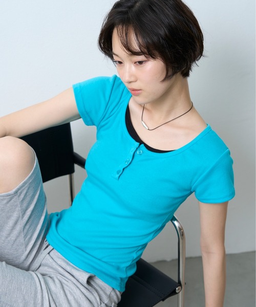 NUJOH(ヌゾ)の「Layered Henley Rib Tee / レイヤードヘンリーネックリブT(Tシャツ/カットソー・レディース・ブルー/ブラック/オリーブ/ミント/グレー・FREE)」の21枚目の写真