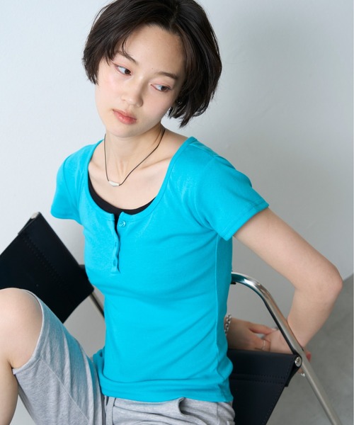 NUJOH(ヌゾ)の「Layered Henley Rib Tee / レイヤードヘンリーネックリブT(Tシャツ/カットソー・レディース・ブルー/ブラック/オリーブ/ミント/グレー・FREE)」の22枚目の写真