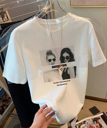 フォトプリントがコーデの主役!ゆったり着られる大人カジュアルTシャツ