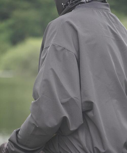 URBAN RESEARCH(アーバンリサーチ)の「LAKE SEEKERS COOLDOTS L/S PO(Tシャツ/カットソー・メンズ・ブラック/チャコールグレー・MEDIUM/X-LARGE/LARGE)」の4枚目の写真