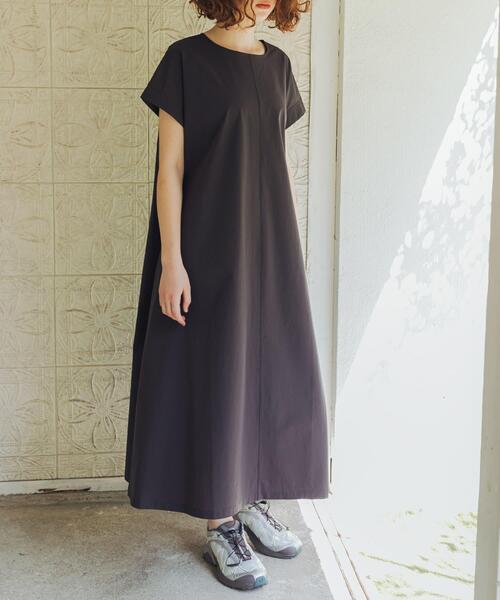 THOUSAND MILE(サウザンドマイル)の「『吸水速乾/UVカット/イージーケア』『別注』THOUSAND MILE×URBAN RESEARCH FRENCH SLEEVE DRESS(ワンピース・レディース・ブラック/チャコールグレー・FREE)」の6枚目の写真