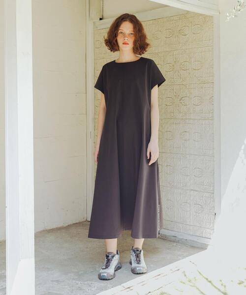 THOUSAND MILE(サウザンドマイル)の「『吸水速乾/UVカット/イージーケア』『別注』THOUSAND MILE×URBAN RESEARCH FRENCH SLEEVE DRESS(ワンピース・レディース・ブラック/チャコールグレー・FREE)」の9枚目の写真