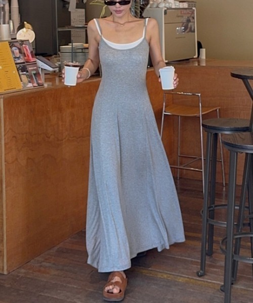 YUGA（ユーガ）の「YUGA_YGMC　　Korean-style　Faux-Layered Open-Back Dress（ワンピース・レディース・ライトグレー/ブラック・FREE）」の2枚目の写真