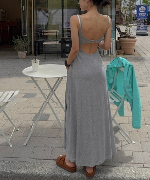 YUGA（ユーガ）の「YUGA_YGMC　　Korean-style　Faux-Layered Open-Back Dress（ワンピース・レディース・ライトグレー/ブラック・FREE）」の9枚目の写真