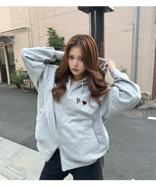 My sugar Babe（マイシュガーベイブ）の「Heart patch logo zip hoodie（パーカー・メンズ・ピンク/ブラック/グレー・MEDIUM/SMALL）」の4枚目の写真