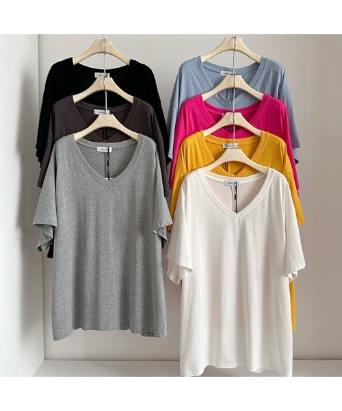 witch(ウイッチ)の「ゆったりとしたシルエットのVネックTシャツ(Tシャツ/カットソー・レディース・ブルー/ホワイト/ブラック/イエロー/ライトグレー/ダークグレー/ピンク・FREE)」の22枚目の写真