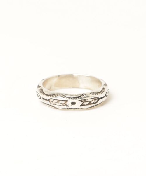 ERICKA NICOLAS BEGAY(エリッカ ニコラス ビゲイ)の「【ERICKA NICOLAS BEGAY】 NAVAJO STAMP RING SVRG HM 3DST(リング・メンズ・C/B/D/A・14号/12号/18号/10号)」の2枚目の写真
