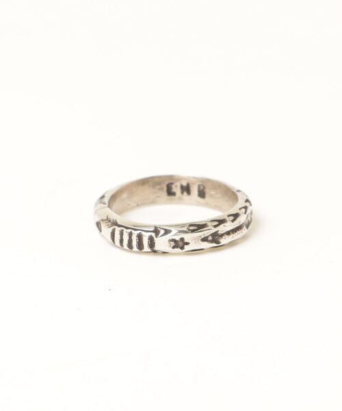 ERICKA NICOLAS BEGAY(エリッカ ニコラス ビゲイ)の「【ERICKA NICOLAS BEGAY】 NAVAJO STAMP RING SVRG HM 3DST(リング・メンズ・C/B/D/A・14号/12号/18号/10号)」の3枚目の写真