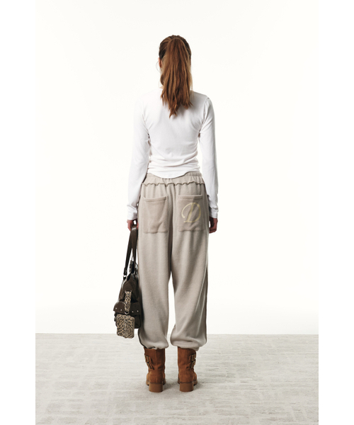 DEINET(ダイニット)の「SMOOTH D LOGO KNIT PANTS IN ASH BEIGE(その他パンツ・レディース・その他・FREE)」の1枚目の写真