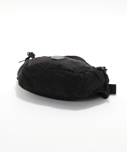 C.P. COMPANY(シーピーカンパニー)の「C.P.Company / シーピーカンパニー NYLON B WAISTBAG(ボディバッグ/ウエストポーチ・メンズ・ブラック・FREE)」の4枚目の写真