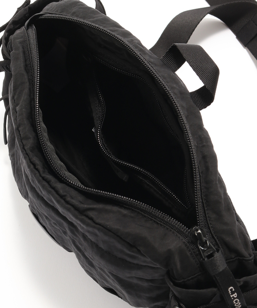 C.P. COMPANY(シーピーカンパニー)の「C.P.Company / シーピーカンパニー NYLON B WAISTBAG(ボディバッグ/ウエストポーチ・メンズ・ブラック・FREE)」の5枚目の写真