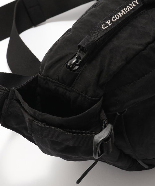 C.P. COMPANY(シーピーカンパニー)の「C.P.Company / シーピーカンパニー NYLON B WAISTBAG(ボディバッグ/ウエストポーチ・メンズ・ブラック・FREE)」の7枚目の写真