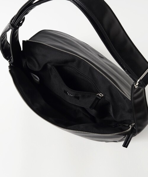 BEAMS HEART（ビームスハート）の「フェイクレザー ハーフムーン ショルダーバッグ（トートバッグ・メンズ・ブラック・ONE SIZE）」の6枚目の写真