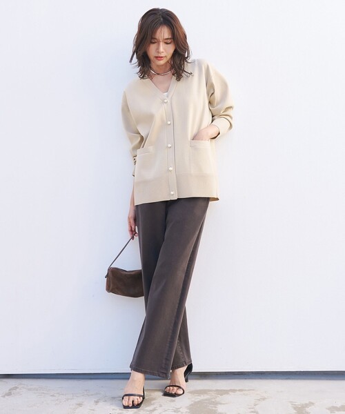 UNFILO(アンフィーロ)の「BEAUTY FORM KNIT Vカーディガン(ニット/セーター・レディース・ネイビー系/ブラック系/ダークブラウン系/ベージュ系・X-LARGE)」の9枚目の写真
