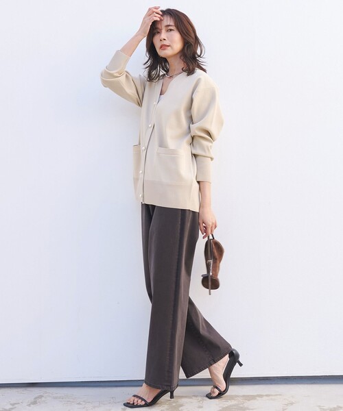 UNFILO(アンフィーロ)の「BEAUTY FORM KNIT Vカーディガン(ニット/セーター・レディース・ネイビー系/ブラック系/ダークブラウン系/ベージュ系・X-LARGE)」の10枚目の写真