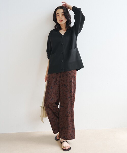 UNFILO(アンフィーロ)の「BEAUTY FORM KNIT Vカーディガン(ニット/セーター・レディース・ネイビー系/ブラック系/ダークブラウン系/ベージュ系・X-LARGE)」の13枚目の写真