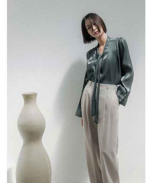MEMUA(メムア)の「クラシックツーピンタックスラックス(スラックス・レディース・ライトベージュ/チャコールグレー/ブラック・SMALL/MEDIUM/LARGE)」の4枚目の写真