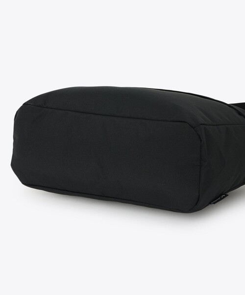 Columbia(コロンビア)の「Columbia/ サニーサイドパーククレッセントショルダー 9L /コロンビア(ショルダーバッグ・レディース・ホワイト/ベージュ/ブラック・ONE SIZE)」の5枚目の写真