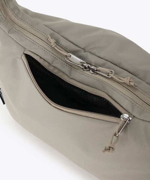 Columbia(コロンビア)の「Columbia/ サニーサイドパーククレッセントショルダー 9L /コロンビア(ショルダーバッグ・レディース・ホワイト/ベージュ/ブラック・ONE SIZE)」の15枚目の写真